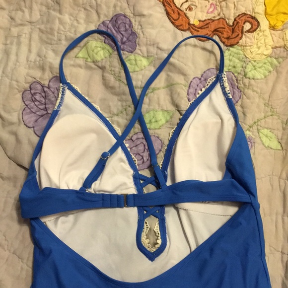 SHEIN blue and white full bathing suit with lace detailing - Picture 5 of 6
